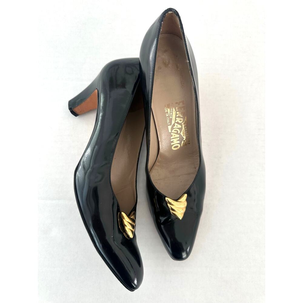 VTG Salvatore Ferragamo Black Patent Leather Gold Accent Pump SZ 9 AAAA X-Narrow